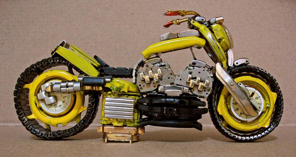 VC no G1 - NOTÍCIAS - Artista cria miniaturas de motos com peças de relógio